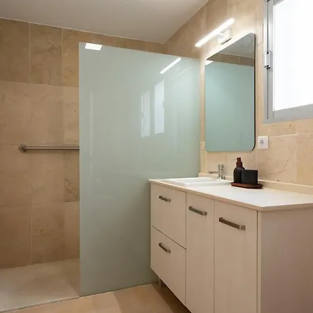 Located Walking Distance Of Puerto Banus Apartmán