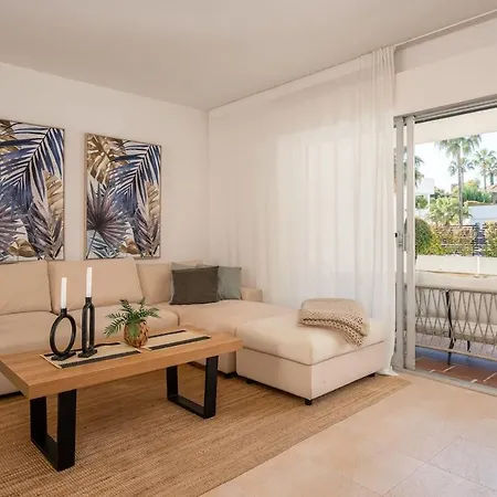 Located Walking Distance Of Puerto Banus Apartmán *